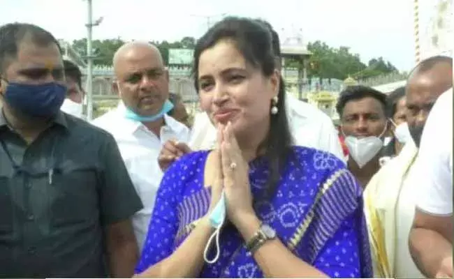 Navaneeth kour : శ్రీవారిని దర్శించుకున్న ఎంపీ నవనీత్ కౌర్..! Navaneeth kour : శ్రీవారిని దర్శించుకున్న ఎంపీ నవనీత్ కౌర్..!