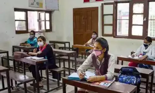 తెలంగాణలో పాఠశాలల ప్రారంభం వాయిదా..!