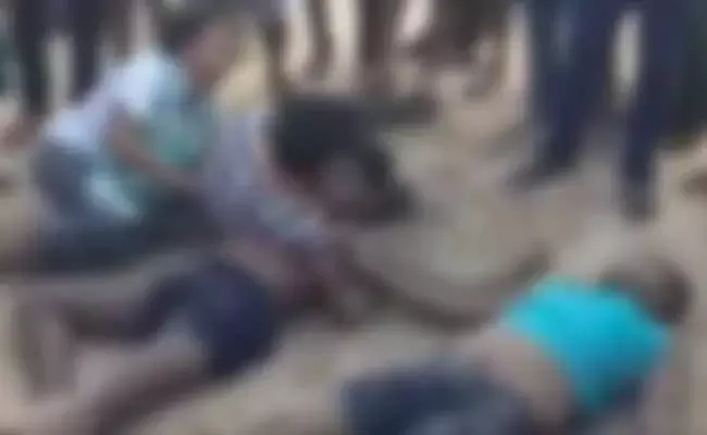 సముద్రంలో ఈతకు వెళ్లి నలుగురు యువకులు గల్లంతు..! సముద్రంలో ఈతకు వెళ్లి నలుగురు యువకులు గల్లంతు..!