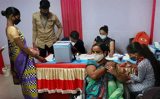 corona update: యాక్టివ్ కోవిడ్ కేసులు 5.72 లక్షలకు పడిపోయాయి corona update: యాక్టివ్ కోవిడ్ కేసులు 5.72 లక్షలకు పడిపోయాయి