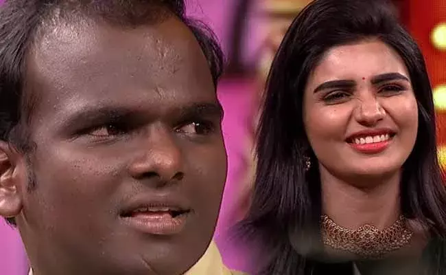 ఇమ్మానుయేల్ కి వేరే అమ్మాయితో పెళ్లి .. లైవ్లో కంటతడి పెట్టుకున్న వర్ష..! ఇమ్మానుయేల్ కి వేరే అమ్మాయితో పెళ్లి .. లైవ్లో కంటతడి పెట్టుకున్న వర్ష..!