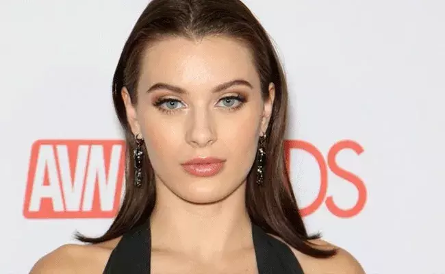 దయచేసి నా పోర్న్ వీడియోలు పోస్ట్ చేయకండి.. ఓ బిడ్డకు తల్లిని కాబోతున్నా..