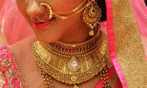 Gold Price: బంగారం ధరలు భారీగా.. నాలుగేళ్ల తర్వాత.. Gold Price: బంగారం ధరలు భారీగా.. నాలుగేళ్ల తర్వాత..