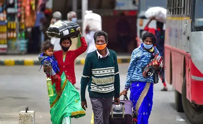 Corona Update: 50 వేల కన్నా తక్కువ కేసులు.. వెయ్యికి పైగా మరణాలు Corona Update: 50 వేల కన్నా తక్కువ కేసులు.. వెయ్యికి పైగా మరణాలు