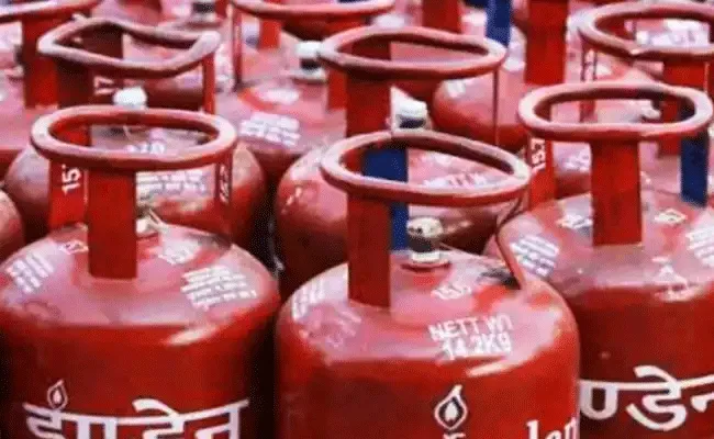 LPG Cylinder: గ్యాస్ సిలిండర్ ధర మళ్లీ పెరిగింది.. ఈ రోజు నుండి..