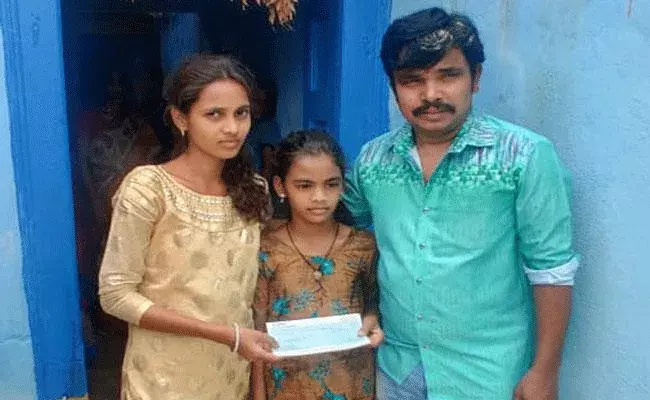 రియల్ హీరో సంపూర్ణేష్ బాబు.. అమ్మానాన్న లేని అనాధలకు ఆర్థిక సాయం