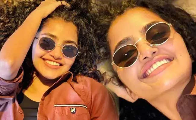 రూటే సపరేటు అంటున్న మలయాళీ బ్యూటీ..! రూటే సపరేటు అంటున్న మలయాళీ బ్యూటీ..!