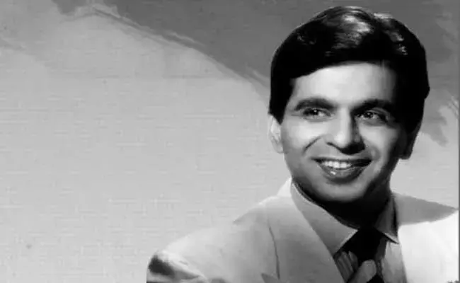 బాలీవుడ్ విలక్షణ నటుడు దిలీప్కుమార్(98) కన్నుమూత..! బాలీవుడ్ విలక్షణ నటుడు దిలీప్కుమార్(98) కన్నుమూత..!