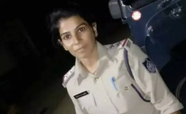 పెళ్లి కావడం లేదని ఆవేదనతో మహిళా ఎస్సై ఆత్మహత్య..! పెళ్లి కావడం లేదని ఆవేదనతో మహిళా ఎస్సై ఆత్మహత్య..!