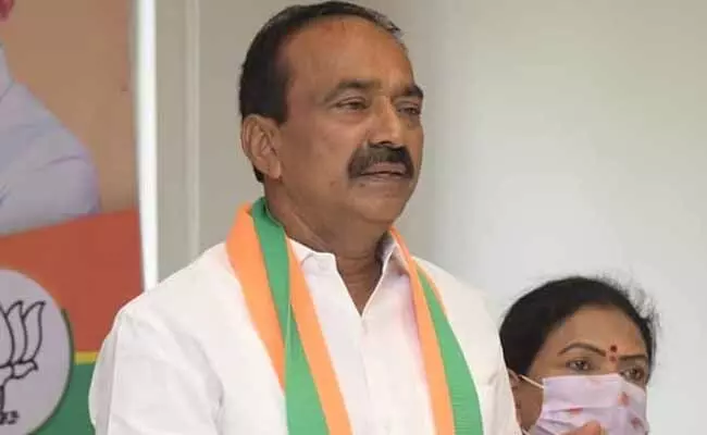 ఈటలకు ఓటు వేస్తే సంక్షేమ పథకాలు రావని టీఆర్ఎస్ ప్రచారం: రాజేందర్ ఈటలకు ఓటు వేస్తే సంక్షేమ పథకాలు రావని టీఆర్ఎస్ ప్రచారం: రాజేందర్