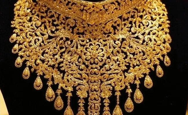 Gold: పసిడి ప్రియులకు శుభవార్త.. పది గ్రాముల ధర..
