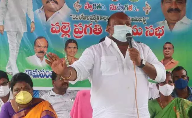 మరోసారి నోరు జారిన మంత్రి గంగుల కమలాకర్.. చంద్రబాబును దీవించాలంటూ..! మరోసారి నోరు జారిన మంత్రి గంగుల కమలాకర్.. చంద్రబాబును దీవించాలంటూ..!