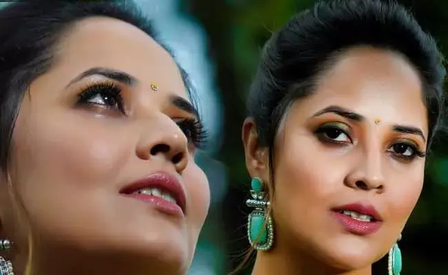Anchor anasuya : అనసూయ అందాలు అదరహో..!