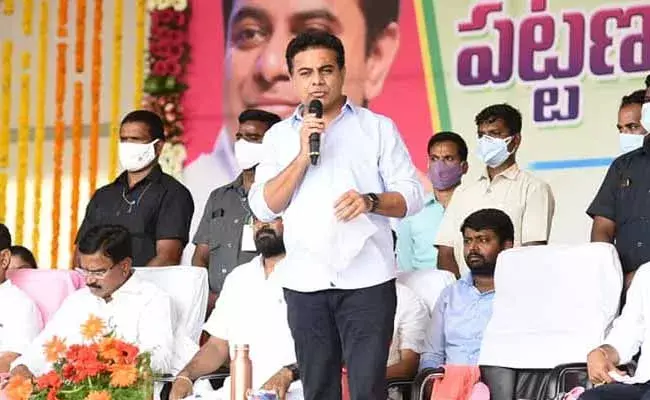 ప్రతి పేద వ్యక్తికి టీఆర్ఎస్ ప్రభుత్వం అండగా ఉంటుంది : మంత్రి కేటీఆర్ ప్రతి పేద వ్యక్తికి టీఆర్ఎస్ ప్రభుత్వం అండగా ఉంటుంది : మంత్రి కేటీఆర్