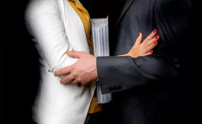 పెళ్లి చేసుకుంటానని నమ్మించాడు.. కోరిక తీరాక కులం తక్కువన్నాడు.. సాప్ట్వేర్ ఉద్యోగి నిర్వాకం పెళ్లి చేసుకుంటానని నమ్మించాడు.. కోరిక తీరాక కులం తక్కువన్నాడు.. సాప్ట్వేర్ ఉద్యోగి నిర్వాకం