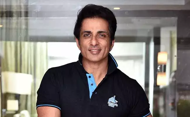 ఏడేళ్ల కుర్రాడికి ఎంత కోపం.. సోనూసూద్ని కొడుతున్నారని టీవీని పగలగొట్టి.. ఏడేళ్ల కుర్రాడికి ఎంత కోపం.. సోనూసూద్ని కొడుతున్నారని టీవీని పగలగొట్టి..