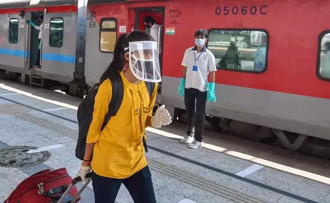 ట్రెయిన్ టికెట్లు 6 కంటే ఎక్కువ బుక్ చేయాలా.. అయితే ఇకపై ఇలా..