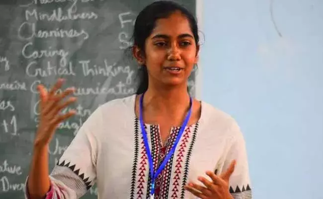 తెలుగు విద్యార్థినికి US కాలేజీ రూ.2 కోట్ల స్కాలర్షిప్..! తెలుగు విద్యార్థినికి US కాలేజీ రూ.2 కోట్ల స్కాలర్షిప్..!