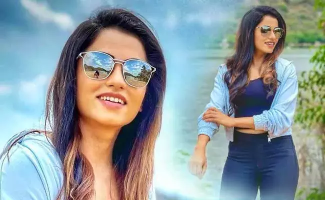 లుక్ చేంజ్ చేసిన బుల్లితెర బ్యూటీ.. మోడ్రన్ లుక్లో  అదుర్స్...! లుక్ చేంజ్ చేసిన బుల్లితెర బ్యూటీ.. మోడ్రన్ లుక్లో  అదుర్స్...!