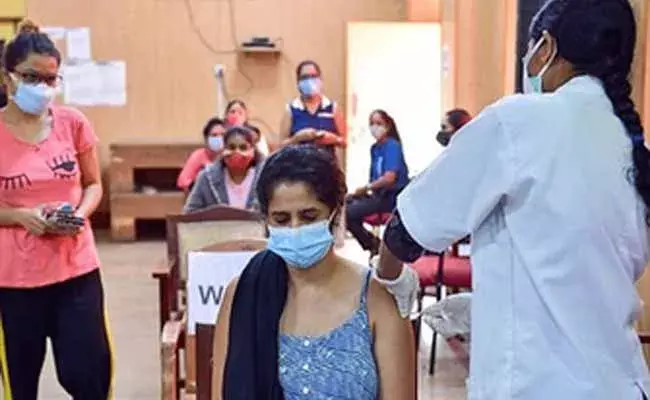 గత 24 గంటల్లో కొత్త COVID-19 ఇన్ఫెక్షన్లు..రాష్ట్రాలకు కేంద్రం హెచ్చరికలు..