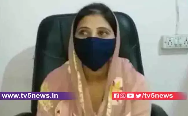 భార్య బ్లాక్ డెవలప్మెంట్ చీఫ్... అదే ఆఫీసులో భర్త స్వీపర్..! భార్య బ్లాక్ డెవలప్మెంట్ చీఫ్... అదే ఆఫీసులో భర్త స్వీపర్..!