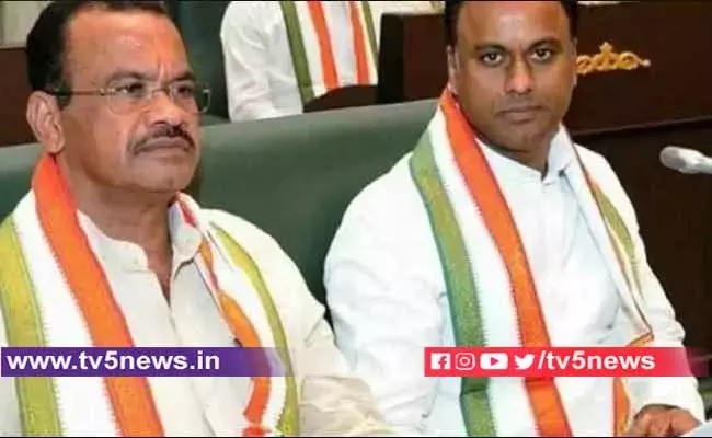 కోమటిరెడ్డి బ్రదర్స్ మధ్య కోల్డ్వార్.. ఎవరికి వారే యమునా తీరే...! కోమటిరెడ్డి బ్రదర్స్ మధ్య కోల్డ్వార్.. ఎవరికి వారే యమునా తీరే...!