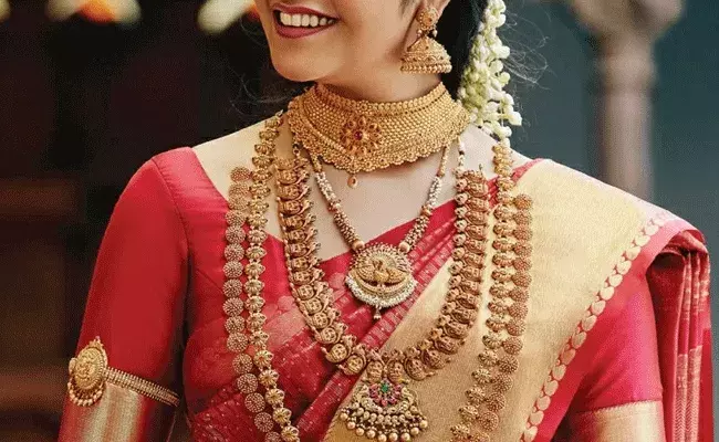 Gold price today: ఈరోజు బంగారం, వెండి ధరలు ఎలా ఉన్నాయంటే..