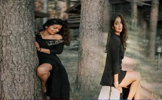 Shriya Saran: బ్లాక్ డ్రెస్లో అందాలు ఆరబోస్తున్న శ్రియ..లేటెస్ట్ ఫోటోస్ Shriya Saran: బ్లాక్ డ్రెస్లో అందాలు ఆరబోస్తున్న శ్రియ..లేటెస్ట్ ఫోటోస్