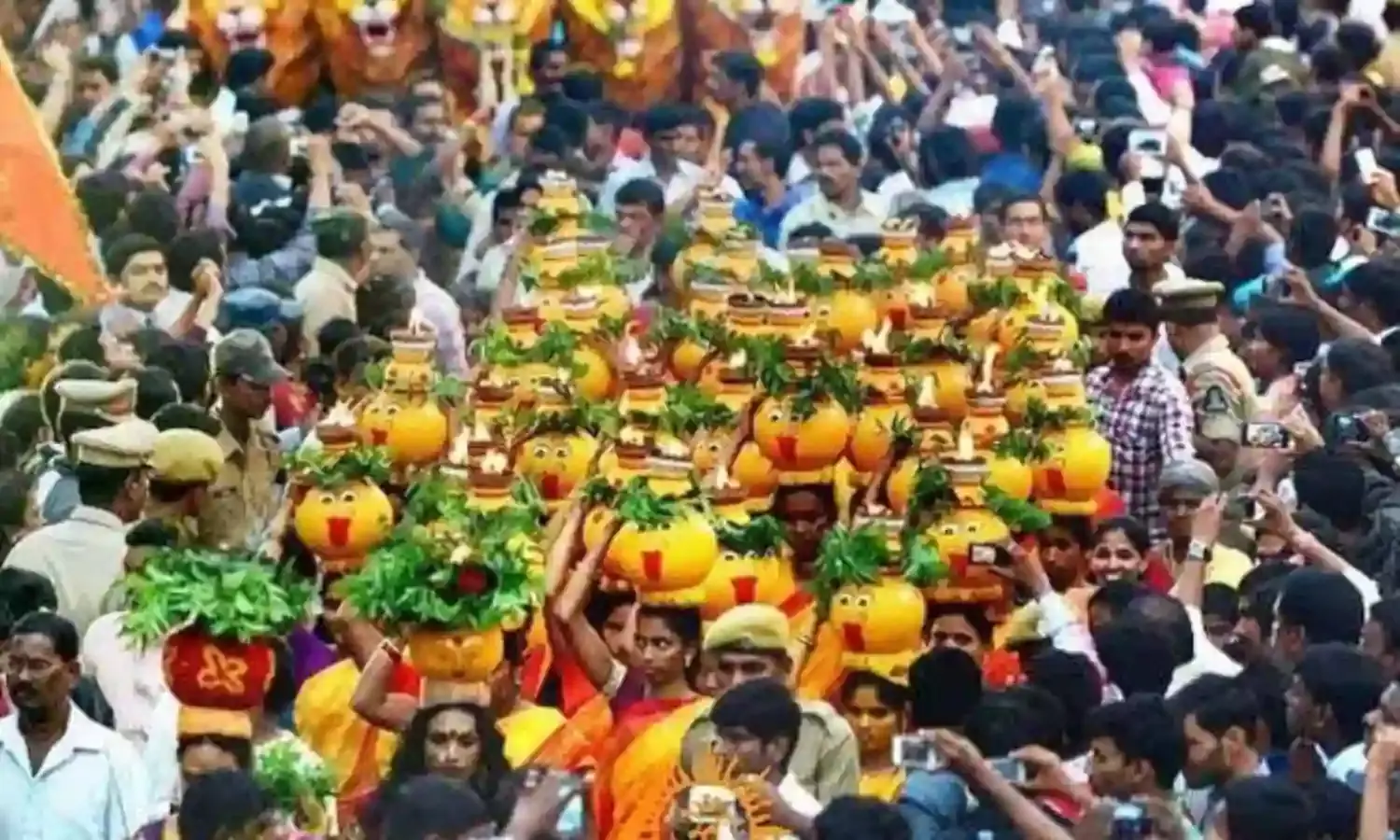 ఘనంగా ప్రారంభమైన ఉజ్జయిని మహాంకాళి బోనాలు..!