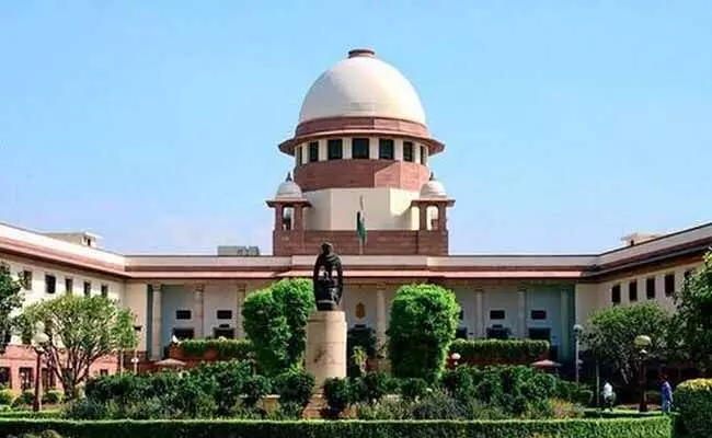 సుప్రీంకోర్టులో అమరావతి భూముల కేసుపై విచారణ సుప్రీంకోర్టులో అమరావతి భూముల కేసుపై విచారణ