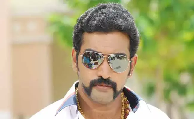 ఆ అరుదైన రికార్డు ఇంకా ఈ నందమూరి హీరో పైనే... ! ఆ అరుదైన రికార్డు ఇంకా ఈ నందమూరి హీరో పైనే... !