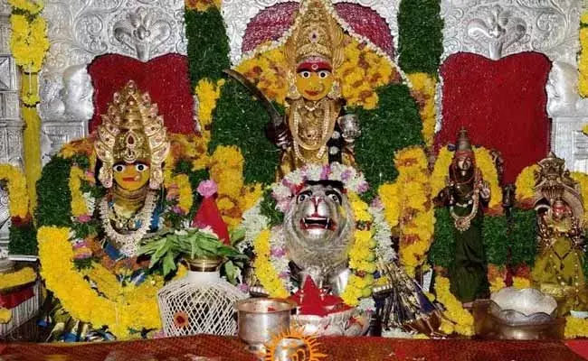 వైభవంగా ఉజ్జయిని మహంకాళి బోనాలు..! వైభవంగా ఉజ్జయిని మహంకాళి బోనాలు..!