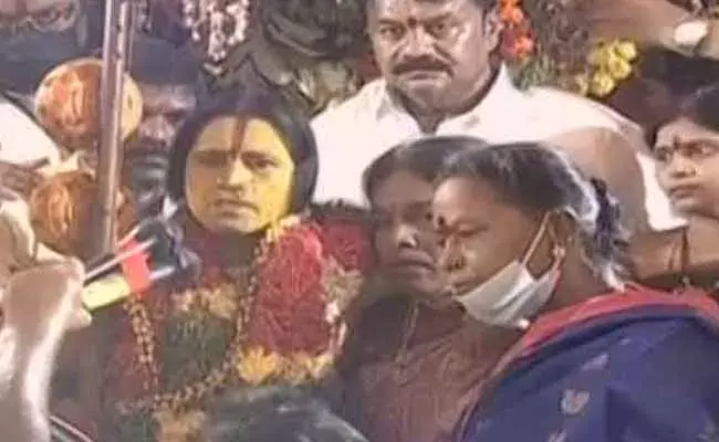 భవిష్యవాణి వినిపించిన స్వర్ణలత .. కరోనా ఇబ్బంది పెట్టినా..!