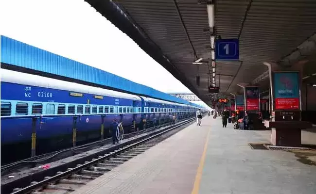 రైల్వే  ప్రయాణికులకు శుభవార్త.. భారీగా తగ్గిన..