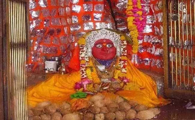 Nirai Mata: ఏడాదిలో 5 గంటలు మాత్రమే తెరుచుకునే ఆలయం.. నీరయ్ మాతా ఆలయంలో అన్నీ అద్భుతాలే.. Nirai Mata: ఏడాదిలో 5 గంటలు మాత్రమే తెరుచుకునే ఆలయం.. నీరయ్ మాతా ఆలయంలో అన్నీ అద్భుతాలే..