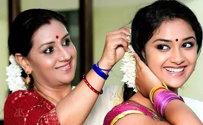 ఈ హీరోయిన్స్ కుమార్తెలు కూడా ఇప్పుడు స్టార్ హీరోయిన్స్..! ఈ హీరోయిన్స్ కుమార్తెలు కూడా ఇప్పుడు స్టార్ హీరోయిన్స్..!