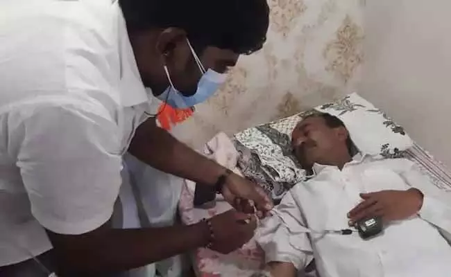 మాజీ మంత్రి ఈటెల రాజేందర్కు అస్వస్థత మాజీ మంత్రి ఈటెల రాజేందర్కు అస్వస్థత
