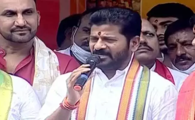 లాల్దర్వాజా అమ్మవారిని దర్శించుకున్న రేవంత్ రెడ్డి ..! లాల్దర్వాజా అమ్మవారిని దర్శించుకున్న రేవంత్ రెడ్డి ..!