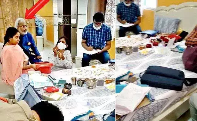 బురిడీ బాబా అరెస్ట్.. ఆశ్రమం పేరుతో అసాంఘిక కార్యకలాపాలు..! బురిడీ బాబా అరెస్ట్.. ఆశ్రమం పేరుతో అసాంఘిక కార్యకలాపాలు..!