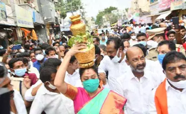 బీజేపీ అధికారంలోకి వచ్చిన తర్వాత బంగారు బోనం ఎత్తుతా : విజయశాంతి బీజేపీ అధికారంలోకి వచ్చిన తర్వాత బంగారు బోనం ఎత్తుతా : విజయశాంతి