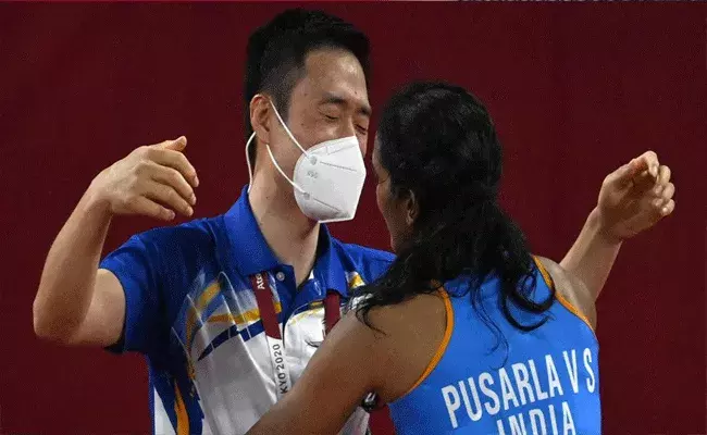 Tokyo 2020, badminton: సింధు గెలుపు కోసం నాలుగేళ్ల కూతుర్ని వదిలి కోచ్ పార్క్ టే-సాంగ్.. Tokyo 2020, badminton: సింధు గెలుపు కోసం నాలుగేళ్ల కూతుర్ని వదిలి కోచ్ పార్క్ టే-సాంగ్..