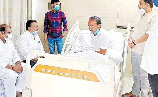 ఈటల రాజేందర్‌ మోకాలికి ఆపరేషన్‌