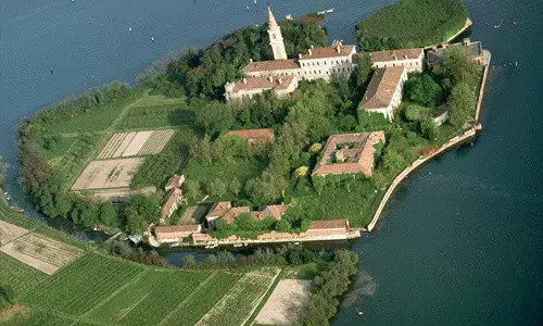 అందమైన ద్వీపం.. అడుగు పెడితే అడ్రస్ ఉండరు..