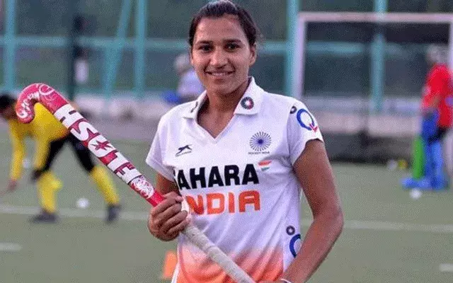 Rani Rampals Journey: ఒలింపిక్స్లో సెమీ ఫైనల్కు చేరుకున్న హాకీ ప్లేయర్.. రాణి రాంపాల్ జర్నీ Rani Rampals Journey: ఒలింపిక్స్లో సెమీ ఫైనల్కు చేరుకున్న హాకీ ప్లేయర్.. రాణి రాంపాల్ జర్నీ