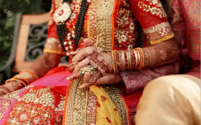 మాజీ మంత్రి ఆరో పెళ్లి.. మూడో భార్య ఫిర్యాదుతో.. మాజీ మంత్రి ఆరో పెళ్లి.. మూడో భార్య ఫిర్యాదుతో..