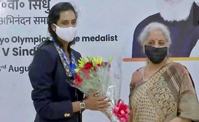 PV Sindhu : పీవీ సింధుకు కేంద్రం ఘన సత్కారం..! PV Sindhu : పీవీ సింధుకు కేంద్రం ఘన సత్కారం..!
