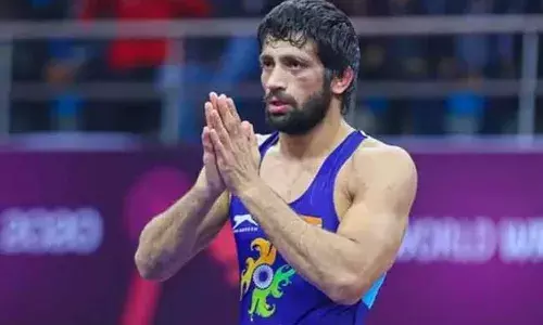 ఫైనల్లో రవికుమార్ దహియా ఓటమి...! ఫైనల్లో రవికుమార్ దహియా ఓటమి...!