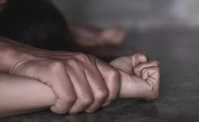 దానితో ఎక్కడ టచ్ చేసిన అత్యాచారమే.. కేరళ హైకోర్టు తీర్పు..! దానితో ఎక్కడ టచ్ చేసిన అత్యాచారమే.. కేరళ హైకోర్టు తీర్పు..!