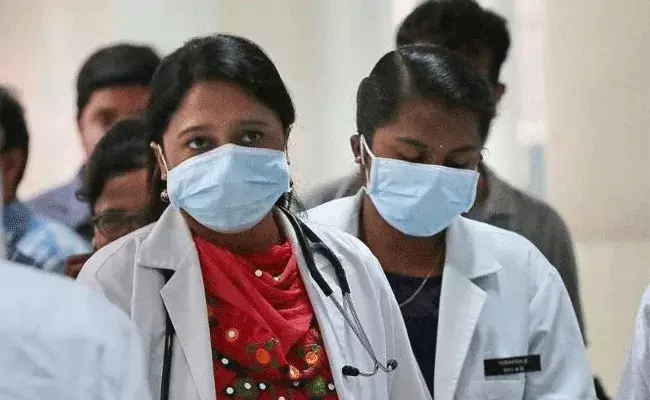 Corona Update: దేశంలో కరోనా.. కేసులు, రికవరీలు సమానంగా.. Corona Update: దేశంలో కరోనా.. కేసులు, రికవరీలు సమానంగా..