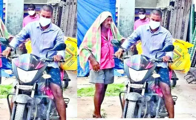 మారు వేషంలో సబ్ కలెక్టర్.. ఏం చేశారో తెలుసా? మారు వేషంలో సబ్ కలెక్టర్.. ఏం చేశారో తెలుసా?